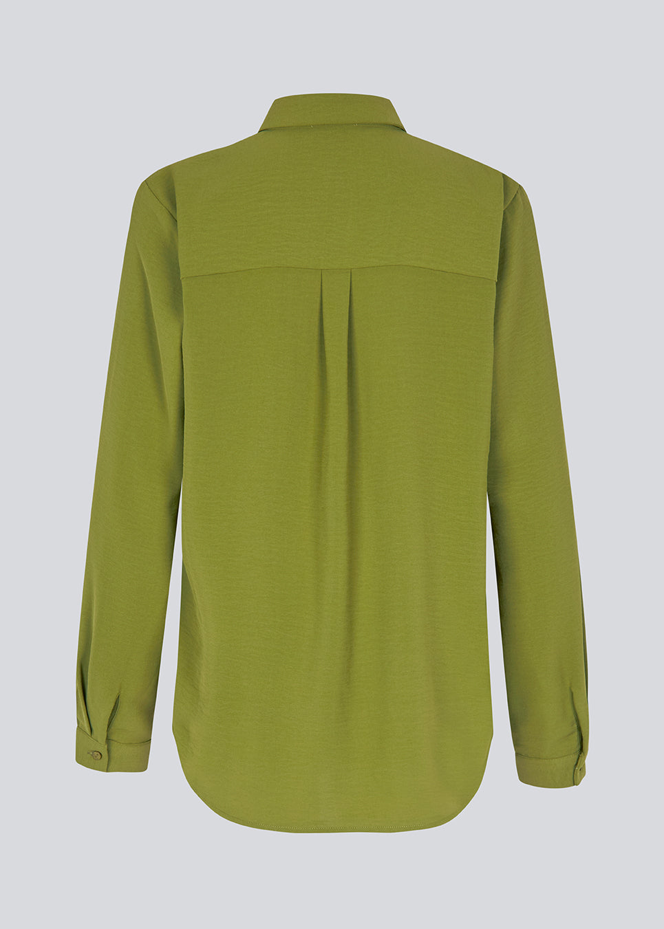 Our classic OssaMD shirt in green has a loose and relaxed silhouette. Ossa shirt has a small collar, slim cuff and buttons in a matching colour for a sleek design. 