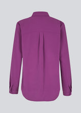 Classic shirt in a purple color with a loose and relaxed silhouette. Ossa shirt has a small collar, slim cuff and buttons in a matching colour for a sleek design. 