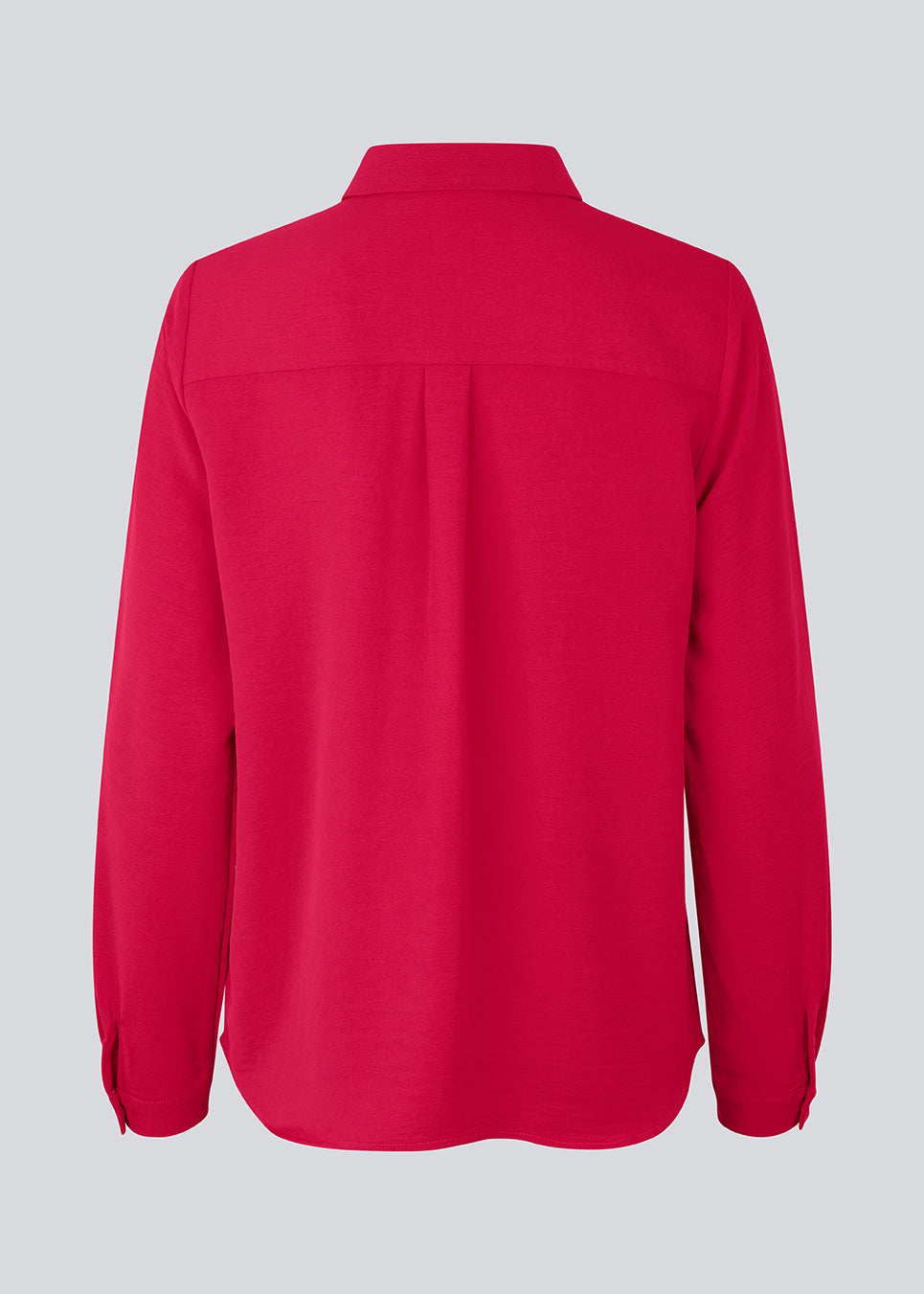 Classic shirt in pink in a loose and relaxed silhouette. Ossa shirt has a small collar, slim cuff and buttons in a matching colour for a sleek design. The model is 173 cm and wears a size S/36