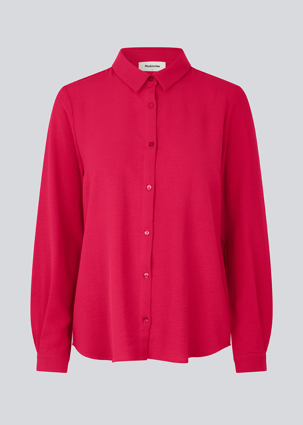 Classic shirt in pink in a loose and relaxed silhouette. Ossa shirt has a small collar, slim cuff and buttons in a matching colour for a sleek design. The model is 173 cm and wears a size S/36