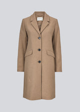 Beautiful, long wool coat i beige. Pamela coat is closed by 3 big buttons at front and is waisted, which gives a feminine look. Because of the high content of wool you will be able to keep warm all through fall and the mild winters.