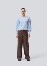 Light blue soft knit with loose sleeves. Patrickmd O-neck has a round neckline and ribbed hem. The model is 175 cm and wears a size s/36.