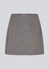 Short wool-blend skirt. Pektinmd skirt has a lining and an invisible side zipper. Josefine Vigt is 165 cm and wears a size small. The model is 175 cm and wears a size s/36.
