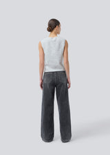 Soft knitted vest with a V-neckline. Petronellamd vest is fitted and has slits at the sides. The model is 175 cm and wears a size S/36.
