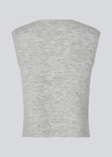 Soft knitted vest with a V-neckline. Petronellamd vest is fitted and has slits at the sides. The model is 175 cm and wears a size S/36.