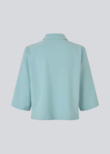 Shirt with 3/4 sleeves in blue in 100% recycled polyester. Popelmd shirt has a loose fit and button closure in front.
