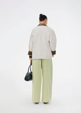 Wide-leg jeans in green cotton denim. Princessmd pants have a high waist with elastic and front and back pockets. The model is 175 cm and wears a size S/36.