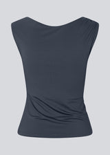 Elegant top in recycled polyester. The Richardmd top is fitted and features a striking gold buckle detail on the left shoulder – stylish and ideal for festive occasions.
