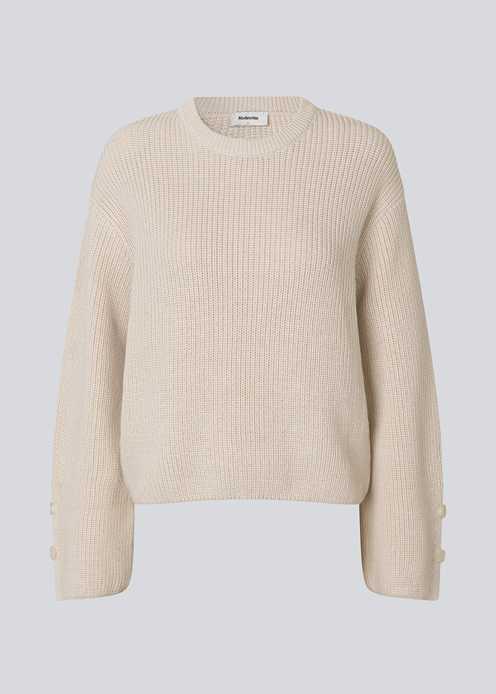 Knitted sweater in white/cream in organic cotton. The Rosemd o-neck features a round neckline and button details on the sleeves – a simple and classic style.
