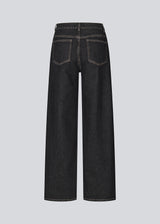 Edgy jeans in cotton denim with sewing details and classic pockets. Sandermd Jeans have belt loops, hidden zipper closure and a single button closure that creates a modern look.