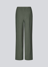 Loose everyday trousers in mos green. Sebastianmd pants have an elastic waist for a perfect fit and a casual look that can easily be styled up with an elegant, printed shirt or top. Your new go-to trousers for both everyday and special occasions.