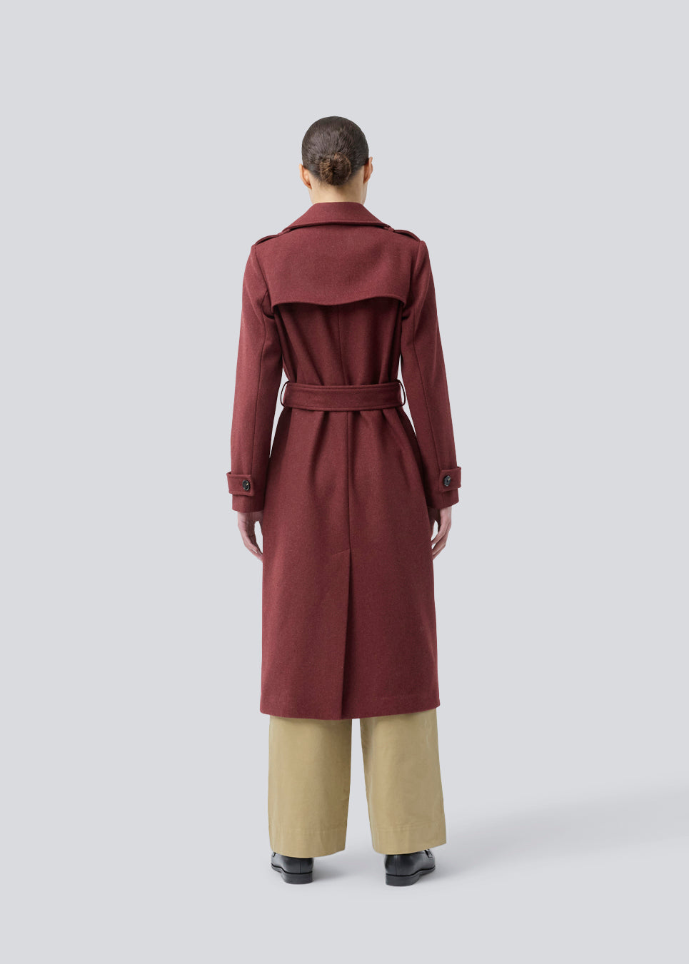 Classic, double-breasted wool coat with collar and notch lapels. ShayMD coat has a wide tiebelt at waist, shoulder straps, wide cuffs and open yoke. With lining and single back vent.