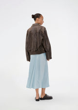 Sleeveless maxi dress in blue with pleats in the side. TailorMD dress is made in satin and has a high neck, invisible zipper in the back and a slit in the side seam. The model is 175 cm and wears a size s/36.