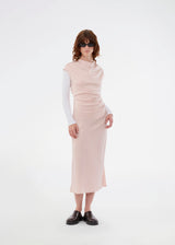 Sleeveless maxi dress in light pink with pleats on the side. TailorMD dress is made in satin and has a high neck, an invisible zipper in the back and a slit in the side seam. The model is 175 cm and wears a size s/36.