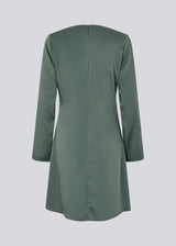 Short dress in green with flattering gathering at the waist and slight waterfall neckline. TailorMD dress is made in a beautiful satin and has long sleeves and an invisible zipper in the back.