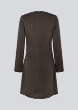 Our very popular and always sold out Tailormd dress now in a new shorter version with long sleeves. The dress is brown and has flattering gathering at the waist and a slight waterfall neckline. The TailorMD dress is made in a beautiful satin and has long sleeves and an invisible zipper in the back.