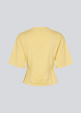 Slighly cropped t-shirt in yellow in 100% organic cotton. Tampamd t-shirt has a round neck and a fitted look.
