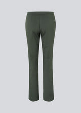 Nice pants with flared legs and front pockets. The stretchy material and elastic waist creates the perfect fit. The model is 174 cm and wears a size S/36