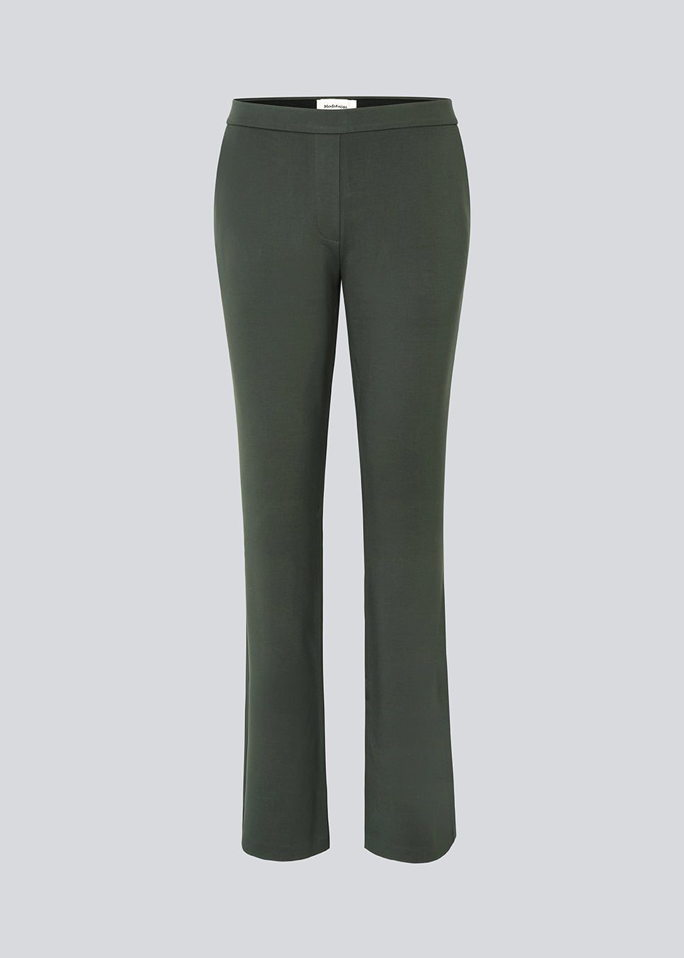 Nice pants with flared legs and front pockets. The stretchy material and elastic waist creates the perfect fit. The model is 174 cm and wears a size S/36
