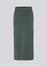 Long pencil skirt in jersey with a figure-hugging fit. TannyMD long skirt has a high waist with covered elastication and a slit at center back. The model is 175 cm and wears a size S/36.