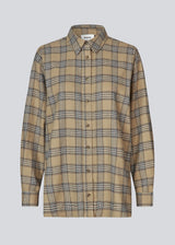 Classic oversize shirt in flannel in beige. TappoMD shirt has a chest pocket, button closure in front and a manchet with button closure. 
