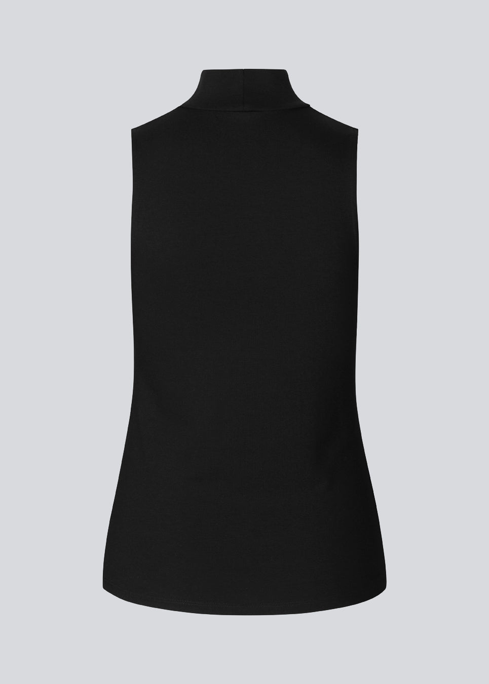 Nice top without sleeves and with a high neck. Theo top is in a nice cotton/modal quality and a basic must-have style in your wardrobe.  The model is 177 cm and wears a size S/36.