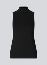 Nice top without sleeves and with a high neck. Theo top is in a nice cotton/modal quality and a basic must-have style in your wardrobe.  The model is 177 cm and wears a size S/36.