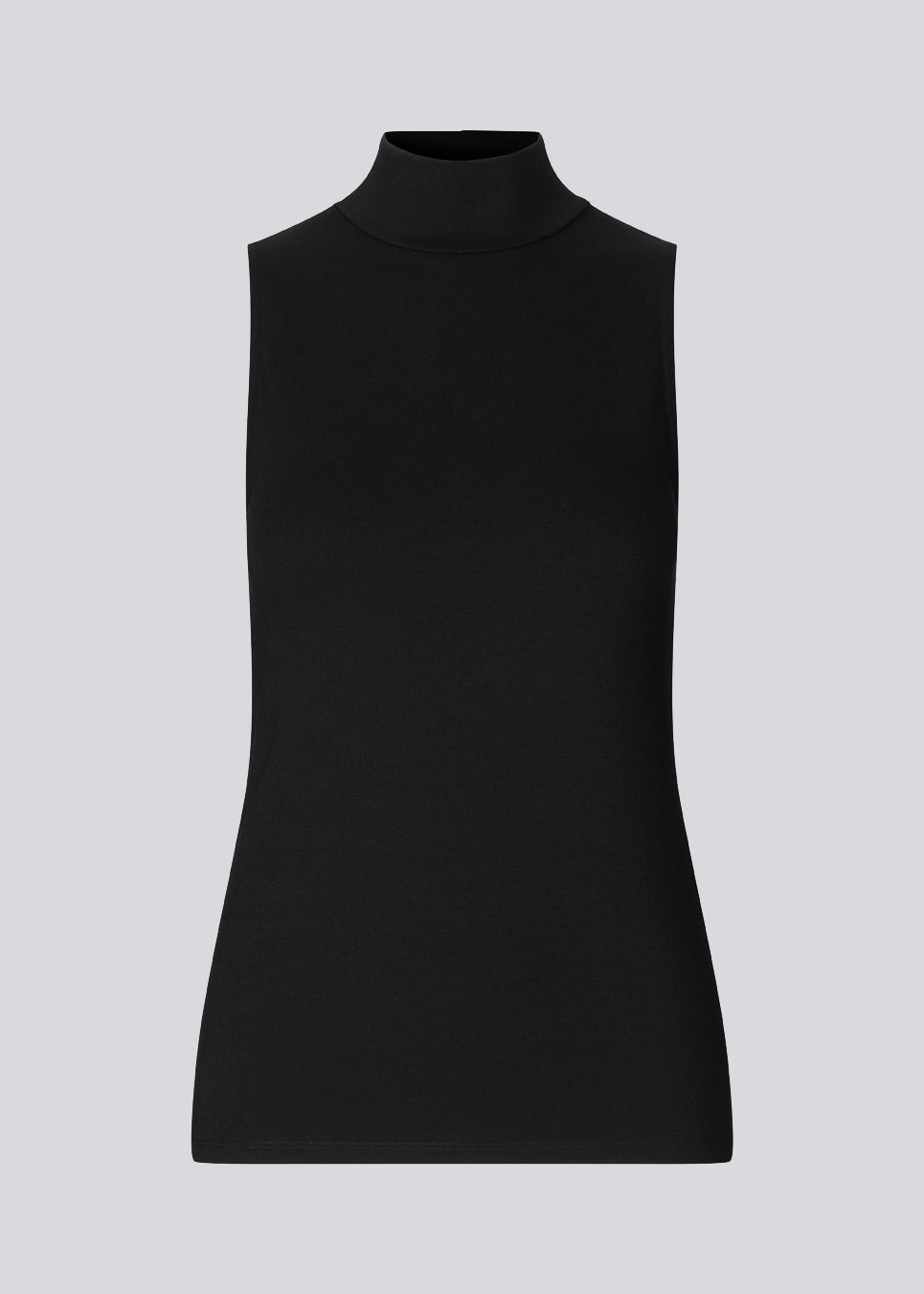 Nice top without sleeves and with a high neck. Theo top is in a nice cotton/modal quality and a basic must-have style in your wardrobe.  The model is 177 cm and wears a size S/36.