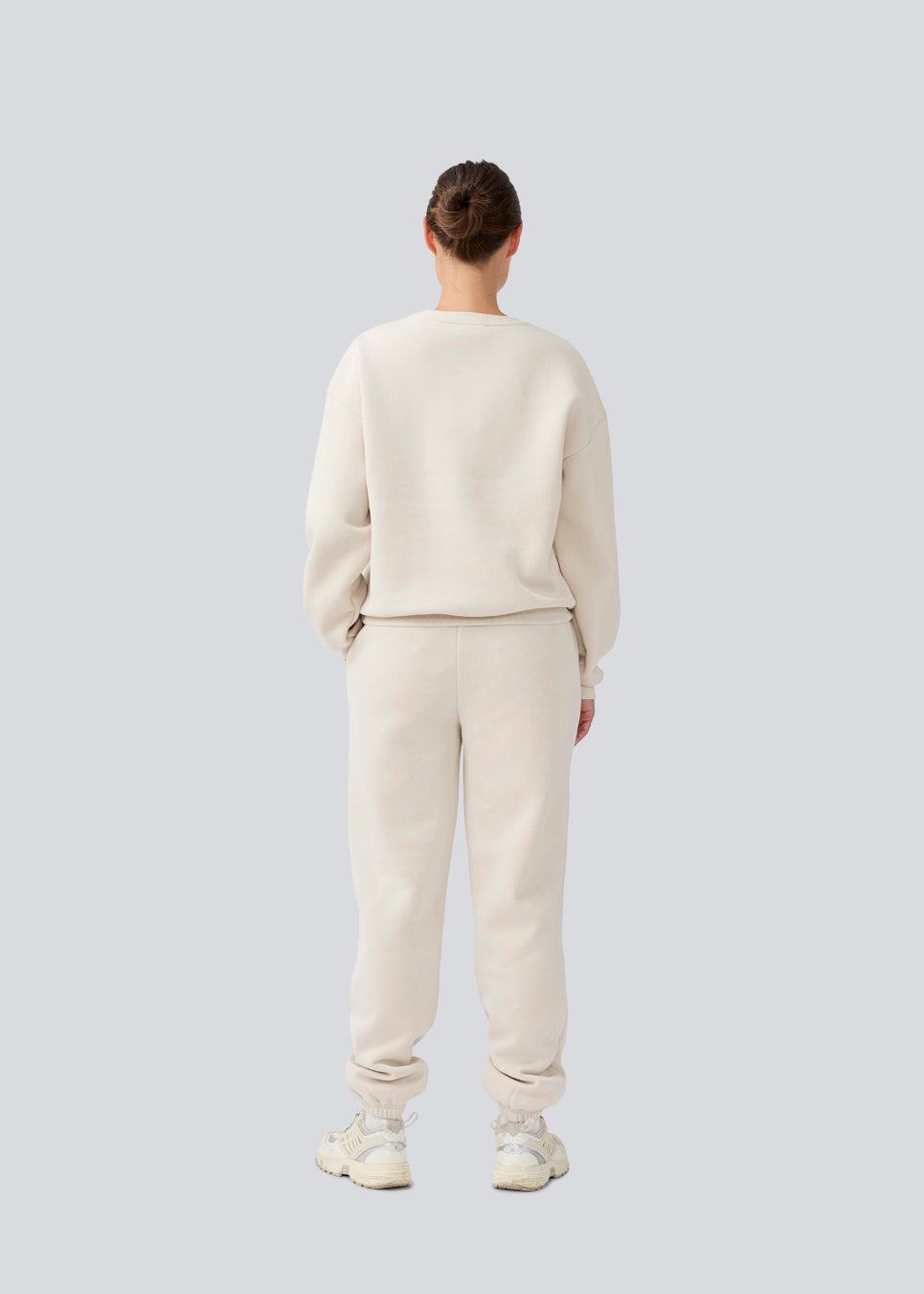 Sweatpants with logo in a cotton mixture. TiaMD pants has sidepockets, tieband and an elastic in the bottom and waist.