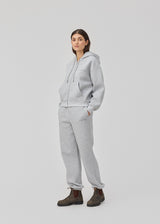 Sweatshirt in grey with a zipper and logo in a cotton mixture. TiaMD Zip has pockets, ribbing at the sleeves and bottom and a hood with strings.