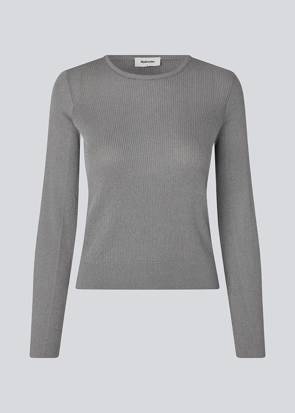 Fine knit jumper in a drapy quality. TomMD o-neck has a slightly cropped length with long, flared sleeves. Ribknit on neckline and hem.