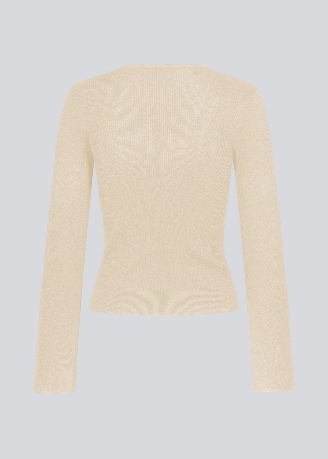 Fine knit jumper in summer sand in a drapy quality. TomMD o-neck has a slightly cropped length with long, flared sleeves. Ribknit on neckline and hem.