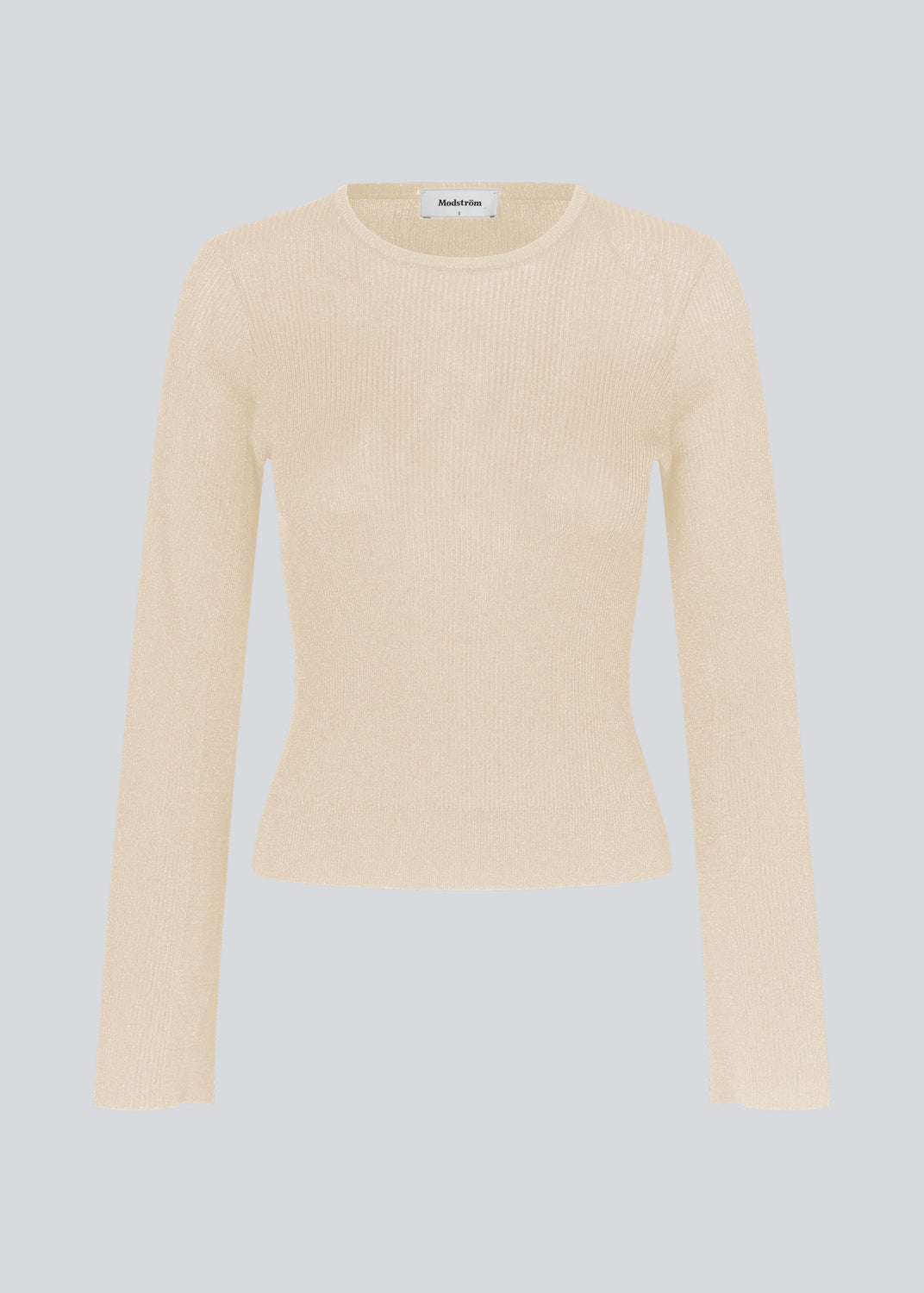 Fine knit jumper in summer sand in a drapy quality. TomMD o-neck has a slightly cropped length with long, flared sleeves. Ribknit on neckline and hem.