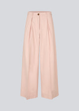 Suit pants in light pink with wide legs and pleats at the top. ToreMD pants has a medium-high waist, zipper, side pockets and paspoil pocket in the back.