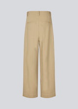 Suit pants in Twill with wide legs and pleats at the top. ToreMD pants has a medium-high waist, zipper, side pockets and paspoil pocket in the back.