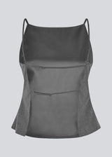 Sleeveless top with thin straps. Tuesdaysmd top has an open back and adjustable straps. The model is 175 cm and wears a size s/36.