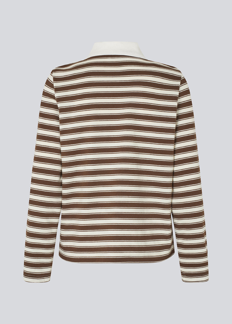 Long sleeved polo in 100% cotton pique with an embroidered logo. NobuMD LS polo has long wide sleeves and a placket with 4 buttons.