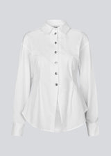 A modern interpretation of the classic shirt in white. The UllisMD Shirt is made from 97% organic cotton and designed with a pointed collar, half button closure, and a feminine, fitted silhouette that creates an elegant and sophisticated look. The model is 175 cm and wears a size S/36.
Material:
97% Organic Cotton
3% Elastane