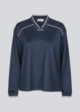 Tracksuit top in navy made from 100% recycled polyester. Utopiamd LS t-shirt has long sleeves, a v-neck with contrast details and a front logo.
Style the shirt with matching pants in the same color: Utopiamd Pants
Material:
50% Cotton
50% Polyester