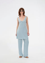 Elegant trousers in lightweight, lustrous satin. The Valdomd pants feature a loose and comfortable fit with an adjustable drawstring at the waist for a relaxed yet sophisticated look. Made from 98% recycled polyester.