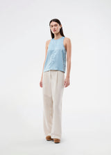 Sleeveless top in blue in lustrous satin. The Valdomd Top features a round neckline, vertical stitching detail at the front, and a button closure at the back for an elegant look. Made from 98% recycled polyester 