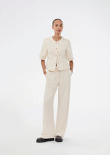 Short-sleeved, tailored blazer. The VesMD blazer features short sleeves and a round neckline. The elegant front button closure adds a sophisticated touch and allows the blazer to also be styled as a top.