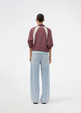 Tracksuit jacket in purple in 100% recycled nylon. Volmermd jacket has contrast panels, a high neck and a zipperclosure in front.