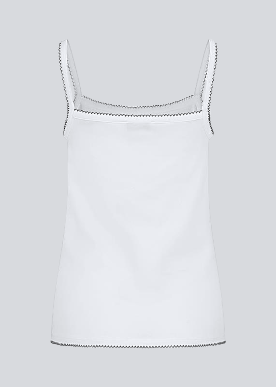 Fitted top in cotton. MaisyMD top has thin straps and scalloped edges in a contrasting color. The top is white with black edges.