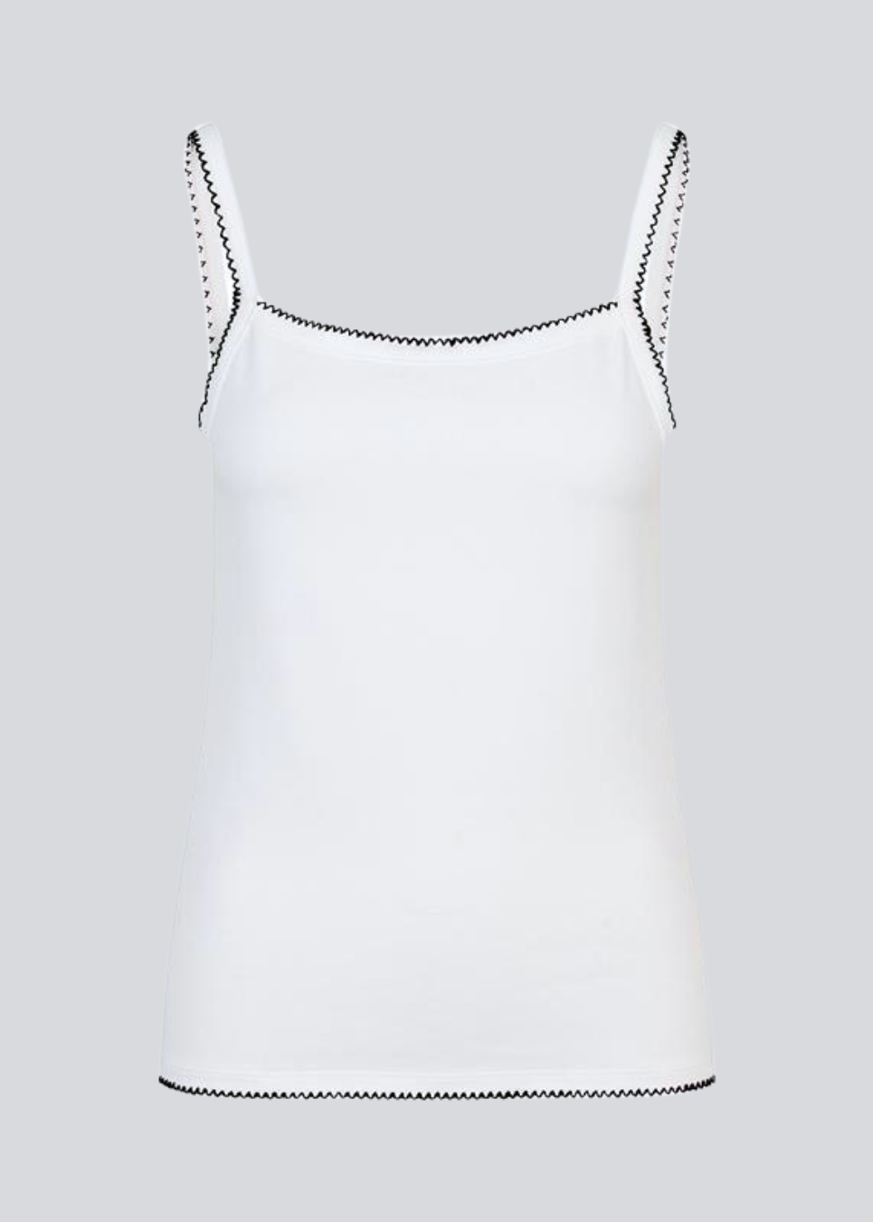 Fitted top in cotton. MaisyMD top has thin straps and scalloped edges in a contrasting color. The top is white with black edges.