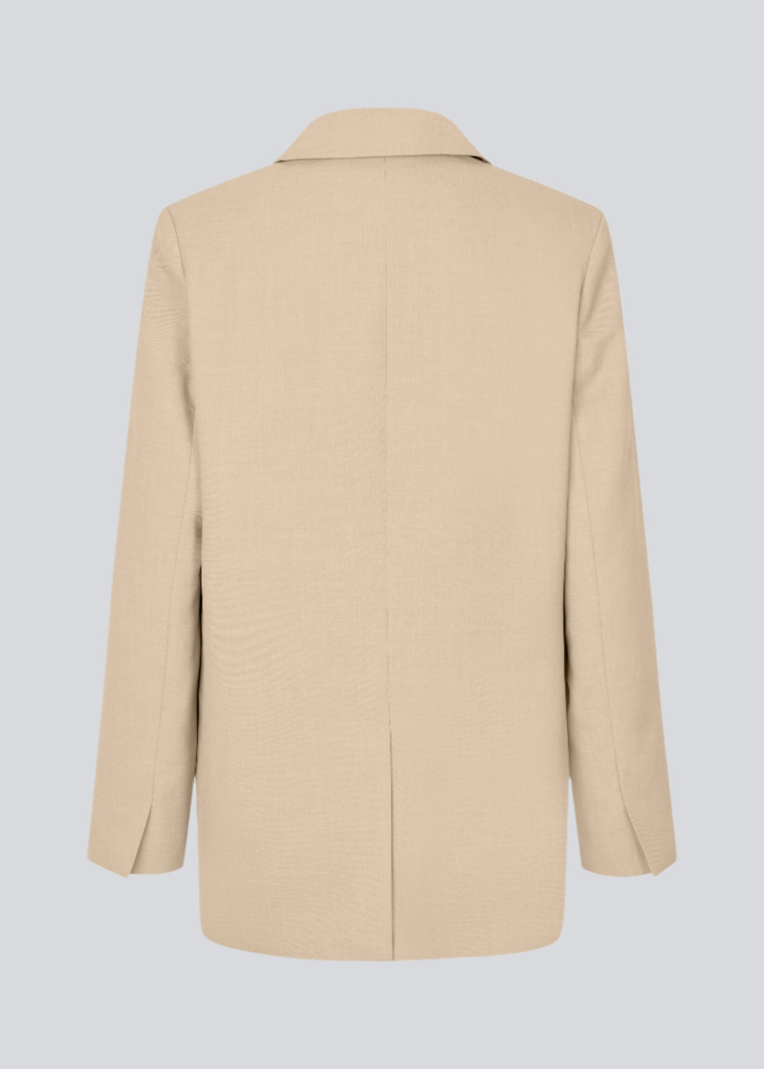 GaleMD 2 blazer in beige melange features the classic and well-known Gale design, but in a lighter quality. The blazer has a button closure in front and a chest pocket on the left side. The model is 175 cm and wears a size S/36.