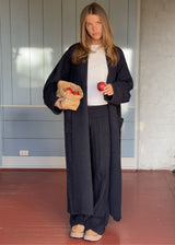 Blue cable-knit long cardigan. The Josefinemd robe is a long cardigan featuring pockets and a tie belt. Perfect for cozy mornings and chilly winter days. Josefine Vogt (165 cm) and the model (177 cm) are both wearing size Small.