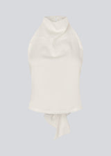 Halternecktop with a tiedetail in satin. Timmiemd top has an open back and a button closure at the neck. 