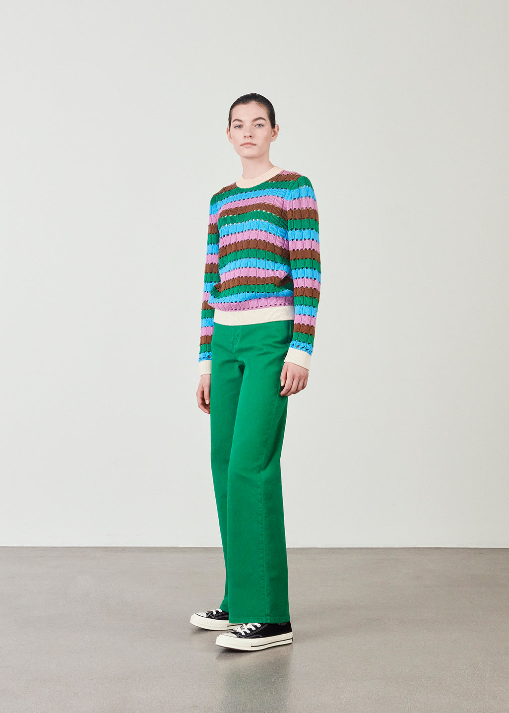 Jeans in green in a dyed organic cotton denim. AmeliaMD jeans have a high waist, five pockets and straight, wide legs. Zip fly and button.