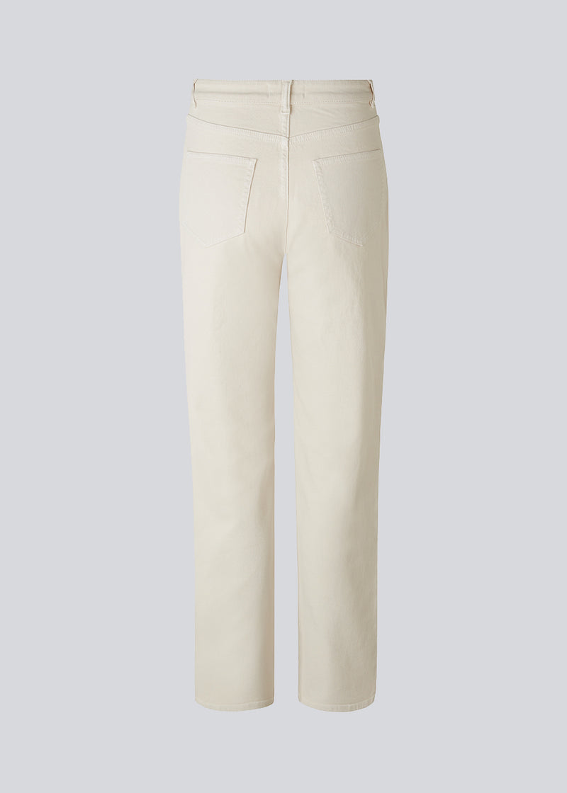 Jeans in a dyed organic cotton denim in the color summer sand. AmeliaMD jeans have a high waist, five pockets and straight, wide legs. Zip fly and button.